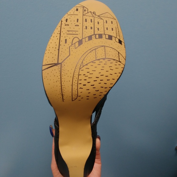 Heels - Picture 5 of 5